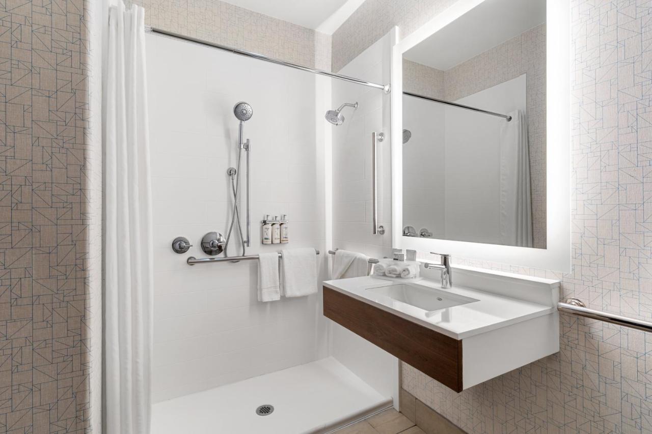 Holiday Inn Express Vancouver North By Ihg Eksteriør billede