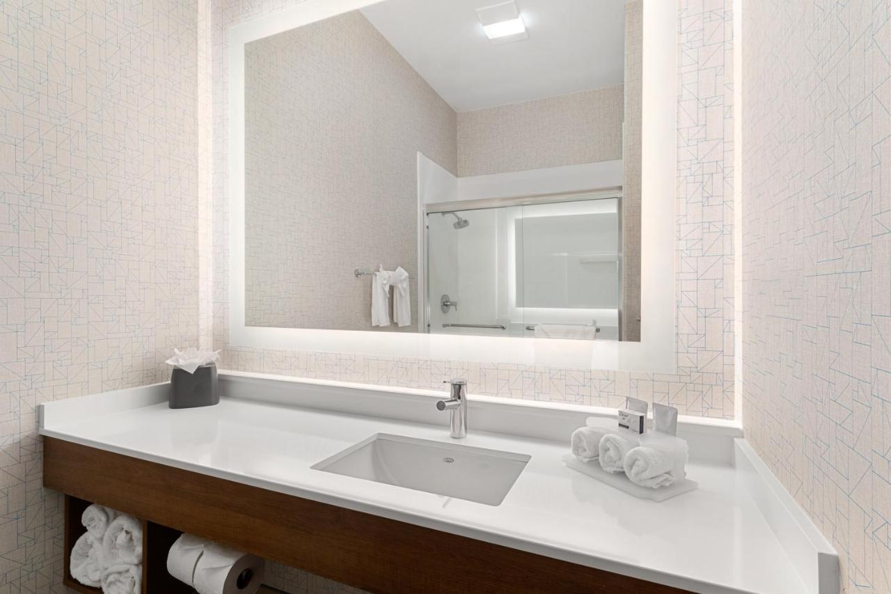 Holiday Inn Express Vancouver North By Ihg Eksteriør billede